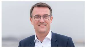 Cruise industry mourns public affairs giant Tom Dow