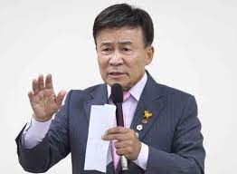 김 회장은 지난해 75주년 광복절 축사에서 애국가와. ì‚¬ì„¤ ê¹€ì›ì›… ê´'ë³µíšŒìž¥ì˜ ê·¸ë¦‡ëœ ì—­ì‚¬ê´€ ì¤'ì•™ì¼ë³´