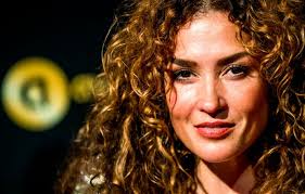 Katja schuurman (bunnik, the netherlands, february 19, 1975) is dutch actress, singer, model, and tv host. Zwangere Katja Schuurman Het Lijkt Alsof Iemand Bezit Van Mij Neemt Show Ad Nl