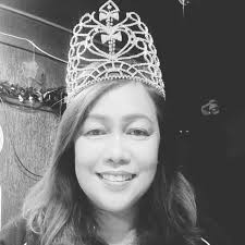 Definition of a Lunatic: A lunatic is a term referring to a person who is  seen as mentally ill, dangerous, foolish or crazy. Someone who behaves in  ar dangerous way.