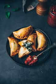 Empanadas Ricotta Epinards Meg Cook En 2020 Empanadas Ricotta Ricotta Epinard
