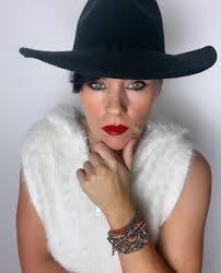 Marian Fay's Instagram, Twitter & Facebook