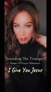 Donika Thomas's Instagram, Twitter & Facebook