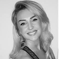 Laura Litz's Instagram, Twitter & Facebook