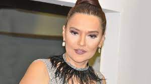 She also acted in a number of motion picture films and television series in the 1990s. 7vkozxrfrn57nm
