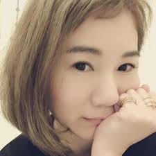 你的生氣只值45元？老闆娘送錯一碗麵教我的事：為小事抓狂，代表你的情緒就是這麼廉價】  同事點了一碗湯麵45元，送上來的是乾麵，同事氣炸了，鬧了脾氣跟老闆娘說：「不是這個啦！我要的是湯麵，我不要吃乾麵。」  湯麵來了，同事一直碎念這家麵店的不是，怎麼連一碗麵都搞 ...