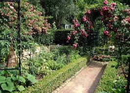 Ein Bauerngarten Entsteht Marz 2013 Familienheim Und Garten Bauerngarten Garten Pflanzen