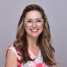 Lindsay Hare's Instagram, Twitter & Facebook