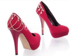 Et pourtant, bien choisis ….mêmes les 15 cm peuvent être mis par toutes celles et ceux qui ont un pied bien cambré. Chaussure A Talon Les Plus Beau Du Monde Scary Beautiful Ou La Paire De Chaussures La Plus Laide Au Monde