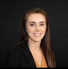 ✨Resident spotlight: Interns edition! ✨ Introducing to you: Dr. Obed Peña!  🌴 Hometown: Toa Baja, Puerto Rico 🇵🇷 📺 Hobbies: binge watching Netflix  shows🍿, hiking 🥾, gym 🏋️, dancing 🕺, lego building