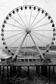 Irland 58 porto 58 texas 58 brügge 57 miami 57 san diego 57 edinburgh 56 madrid 56 3d grafik 55 villa 55. Blick Auf Das Riesenrad Auf Dem Beruhmten Pier Von Foto Vorratig Crushpixel