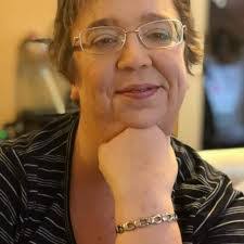 Laurie Sa's Instagram, Twitter & Facebook