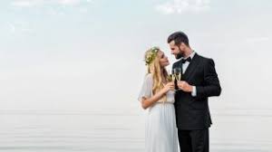 Gli abiti da cerimonia blu sono molto apprezzati dalle donne moderne, modelli in forme per tutti i gusti e in sfumature variegate. Abito Da Sposo Blu Tutte Le Tonalita E Come Scegliere Pg Magazine