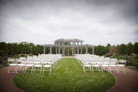 Located In Waterloo Iowa A 10 Minute Drive From Cedar Falls In Our Oasis Of Beauty Inspiration You Will Find St Cedar Falls Iowa Public Garden Arboretum