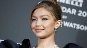 From bella hadid's big vs debut to jasmine tookes in this year's $3 million fantasy bra, see what ever model wore down the runway at the 2016. Gigi Hadid Neues Selfie Mit Tochterchen Khai