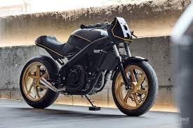 Analog Turns The Honda Hawk Gt 650 Into A Flier Bike Exif In 2020 Bike Exif Cafe Racer Bike Art