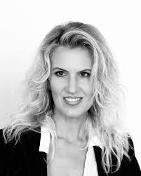 Lisa Kingston's Instagram, Twitter & Facebook