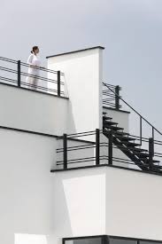 Of course, this can be very in a house like this, add the fence pulling your staircase is a way to create a great rallying point. Rostam White Villa Designed By Mohammad Reza Kohzadi In Iran Balcony Railing Design Balcony Grill Design Villa Design