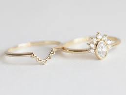 Oval Diamond Ring Set With Lace Wedding Ring V Shaped Wedding Etsy In 2021 Diamond Wedding Bands Diamond Wedding Rings Sets Oval Diamond Engagement Ring