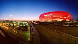 Descubre los horarios, como llegar y dónde está, compara precios antes de reservar, encuentra fotos y lee opiniones. Allianz Arena Im Neuen Look Aussen Rot Innen Rot Baugewerbe Unternehmermagazin Online