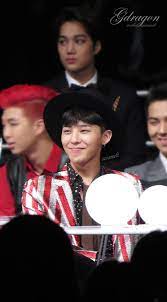 He's copying gd in everything he does & i'm not saying this bc they look alike but bc he's literally copying gd's . What I Love About This Pic The Focus Is On Gdragon But Sitting Behind Him Is Rap Monster Bts My Other Bias Group Mino Wi G Dragon Bigbang G Dragon Bigbang