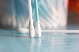 A Cause D Un Coton Tige Il Developpe Une Grave Infection Et Frole La Mort Actu