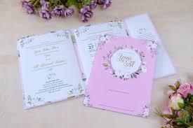 Pasalnya undangan pernikahan yang menarik akan memberikan kesan pertama yang membekas bagi penerimanya. 60 Undangan Pernikahan Contoh Desain Unik Simple Elegan