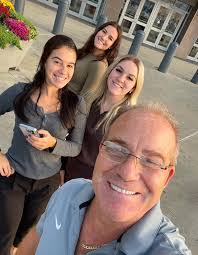 Elizabeth Dingman's Instagram, Twitter & Facebook