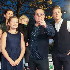I wish you and your nice family very happy and blessed week from my heart! Angelo Kelly Ist Das Nesthakchen Der Beruhmten Kelly Family So Ist Er Privat Und Beruflich Stars
