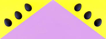 huevos negros sobre el fondo amarillo y violeta. pascua, diversidad,  geométrico, patrón, concepto de comida 6754026 Foto de stock en Vecteezy