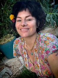 This might be the only IEM brand founder who is a female 🤨 Found this  photo in WeChat community group, a photo of the younger sister who is the  co-founder of QoA,which