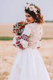 Pin Von Diana Rosu Auf The Big Day Kleid Hochzeit Traditionelle Brautkleider Polnische Hochzeit