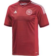 The hummel denmark 2021 home football shirt is red with white raglan sleeves and red sleeve cuffs. Denmark 2014 Heimtrikot