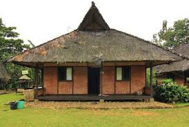 Suku sunda merupakan salah satu suku yang menempati wilayah propinsi keberadaan suku sunda di daerah jawa barat hingga saat ini masih menjadi sebuah misteri bagi para rumah adat sunda juga berpola tiga, yang diwujudkan dalam bentuk atapnya, yaitu rarangki. Rumah Adat Sunda 100 Lengkap Gambar Dan Penjelasan