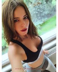 Son dönemde çıkardığı şarkılarla adından söz ettiren simge sağın, konser maratonundan fırsat bulduğu tekne turunda çektirdiği fotoğraflarla dikkat çekti. Simge Sagin Boy Kilo Yas Kimdir Nereli Sevgilisi 2021 Yasimen