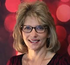 Lisa Hildreth's Instagram, Twitter & Facebook