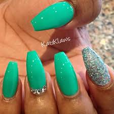 This is due to the properties of water and light. Nails Fashionilious