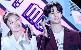 Si esta semana hay 2 videos!! Yeji De Itzy Y Hyunjin De Skz Pertenecen A La Misma Familia