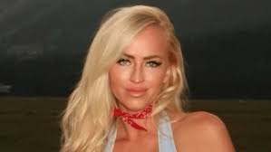 Wrestler Danielle Moinet in Black Workout Shorts Does "Incline Cardio"