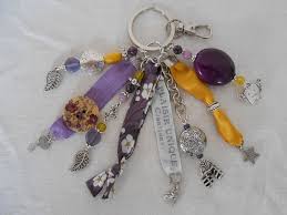 Porte Cles Rubans Liberty Violet Et Jaune Porte Cles Par Plaisir Unique Nathalie B Porte Cle Porte Clef Bijoux De Sac