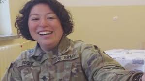 Nuevos detalles de la muerte de la sargento hispana Sarah Roque: fue  hallada en un contenedor de basura