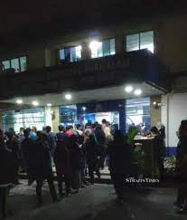 The shah alam komuter station is a komuter train station located in seksyen 19, shah alam, selangor, malaysia. Long Lines At Police Stations As Msians Apply For Interstate Travel Permits During Rmo