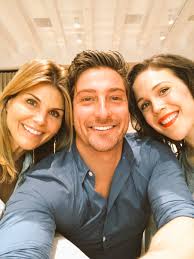 Daniel Lissing On Twitter The Og Crew Hearties Dreamog Erinkrakow Loriloughlin Also, there are no rumors of his past affairs or dating every broadcasted in the media. the og crew hearties dreamog