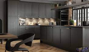 ديكورات مطابخ عصرية باستخدام الخشب مع اللون الأسود العرب اليوم