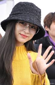 웃으며 넘길래 (smile) cover by tzuyu. Twice Tzuyu Looking So Adorable With Her Cute Smile On Her Way To Attend Overseas Schedule