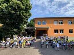 Ciò è accaduto anche per i programmi didattici per la scuola primaria del 1985, redatti dapprima da gruppi di lavoro di esperti,rielaborato dalla commissione dei sessanta, 1 Festa Dell Educazione Alimentare Nelle Scuole Con Il Presidente Della Repubblica Sergio Mattarella
