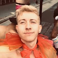 Who can't resist a big malamute FACE!? 🤗🐺💙 @conejovet #malamute  #basicallyateddybear