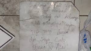 Selamat menikmati #romanpicisan yang gw nyanyiin dari karya nya pakde ahmad dhani , langsung klik link videonya. Usai Habisi Elvina Dengan Sadis Acai Tinggalkan Surat Cinta Fajar