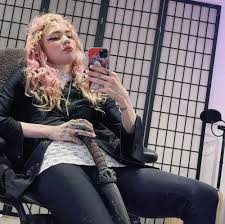 Grimes official tt watch the latest video from grimes (@grimes). Grimes Again Defends Elon Musk On Tiktok Stop Harassing Me On This App