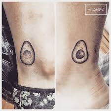 Kleine tattoos ideen winzige tattoos ideen für tattoos tattoo ideen bedeutungsvolle tattoos tattoos mit bedeutung brustbein tattoo tattoos unterarm eulen tattoo vorlage. Avocado Romance Avocadotattoo Dotwork Cousin Tattoos Avocado Tattoo Tattoos